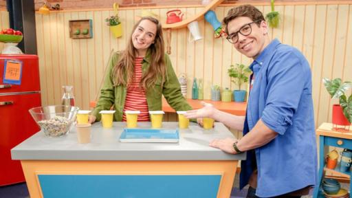 Becherspiel | Rechte: ORF/ Andreas Hagemann Melli und Christoph mit dem Becherspiel