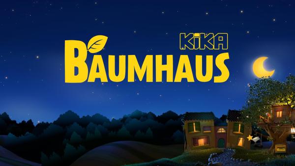 "Baumhaus"-Logo erscheint am Nachthimmel mit einem Mond und dem Baumhaus.