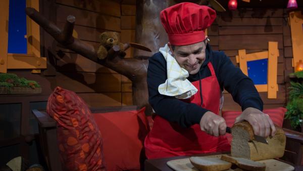 Ein Brot zu backen, das klingt ziemlich kompliziert. Juri kennt aber ein Rezept, damit geht das ganz leicht.