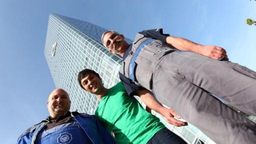 Der Wolkenkratzer-Check / Von links: Walter Christi, Checker Can und Manfred Stürzer