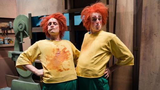 Der Pumuckl-Check / Schauspieler Christian und Checker Julian als Pumuckl verkleidet.