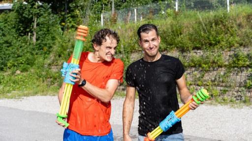 Der Wasserkraft-Check | Julian findet gemeinsam mit Wasserstrahl-Experte Robert raus, ob Wasser schneidet. 