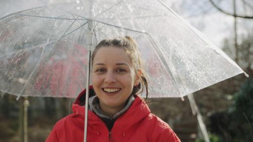 Checkerin Marina | Rechte: BR | megaherz gmbh Der Regen-Check
