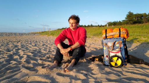 CheXpedition | Rechte: BR | megaherz gmbh | Thomas Spitschka Dem Klimawandel auf der Spur | Checker Julian blickt auf die Ostsee.