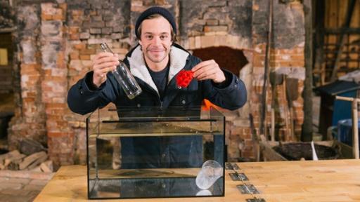 CheXperiment | Rechte: BR | megaherz GmbH Ein Glas mit Faden schneiden?!
