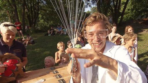 CheXperimente | Rechte: megaherz gmbh/Mathias Hagn/BR Der fliegende Hund?! / Tobi kurz vor Start des CheXperiments