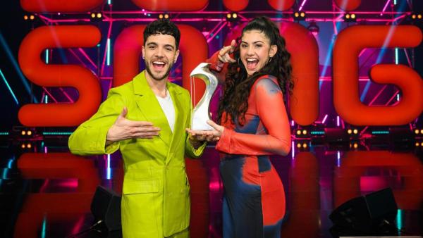 Das Moderatoren Duo Jeannie und Luca präsenieren das Dein Song Finale 2025