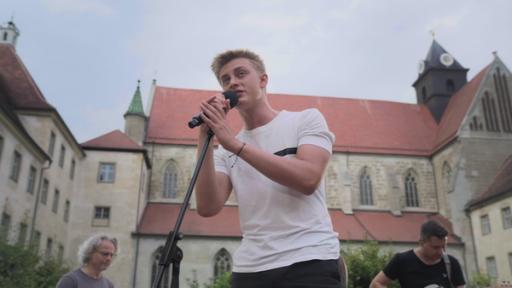 Auf der Bühne: Marc | Rechte: KiKA Auf der Bühne: Marc | Rechte: KiKA
