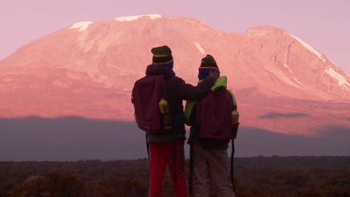 Neema und Joshua in Tansania: Auf dem höchsten Berg Afrikas | Rechte: SWR Neema und Joshua in Tansania: Auf dem höchsten Berg Afrikas