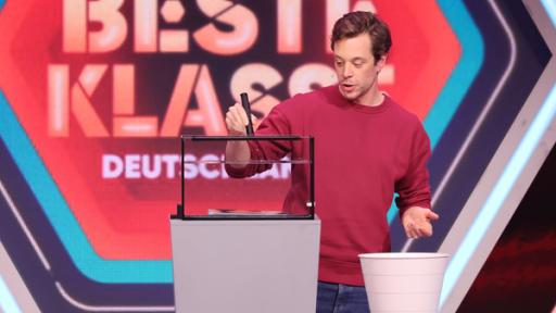 Laserstrahl im Aquarium | Rechte: KiKA