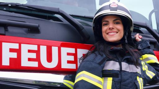 Clarissa bei der freiwilligen Feuerwehr | Rechte: KiKA Clarissa bei der freiwilligen Feuerwehr | Rechte: KiKA