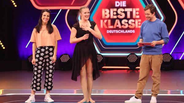 Clarissa und Tobi mit Studiogast Gina Sibila bei "Die beste Klasse Deutschlands"