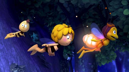 Maja und die Mondblume | Rechte: Nach Waldemar Bonsels “Die Biene Maja”. © 2012 Studio 100 Animation Willi und Maja folgen Glühwürmchen Glühhannes durch die Nacht.