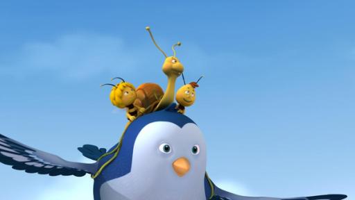 Rufus, Maja und Willi fliegen auf einem Vogel.