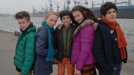 Rechte: NDR/Romano Ruhnau Die Pfefferkörner: Niklas (Jaden Dreier), Jessi (Martha Fries), Luis (Emilio Sanmarino), Ceyla (Merle de Villiers) und Anton (Danilo Kamber)