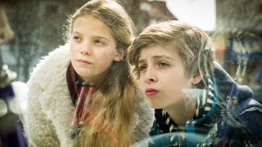 Stella (Zoë Malia Moon) und Till (Otto von Grevenmoor).