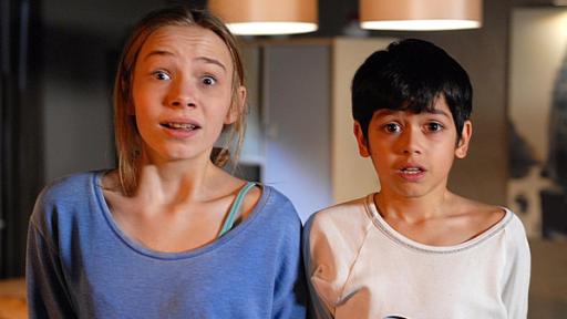 Jessi (Martha Fries) und Luis (Emilio Sanmarino)
