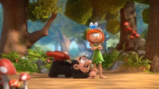 Rechte: KiKA/Peyo Productions, Dupuis Édition & Audiovisuell 2020 Blättchen steht im Wald. Gargamel vor ihr, klammert sich an ihr Bein und schaut sie verliebt an.