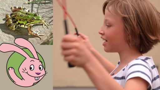 Drei kleine Monster spielen Seilhüpfen