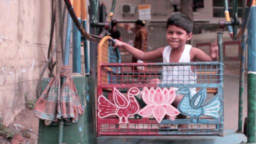 Wie ist es in Indien? | Rechte: WDR Mit der Rikscha in die Vorschule · Kokosnuss-Verkäufer · Heilige Kühe · Elefant und Hase tanzen · Ein Tempelelefant duscht · Eine Zeichnung aus Pulver · Elefant und Hase fahren Einrad