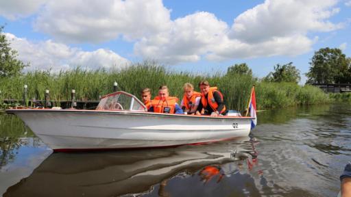 Folge 2 | Rechte: ZDF Luke, Alex, Mark und Jeppe im Motorboot