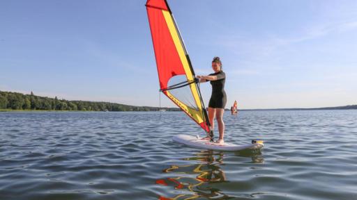 Folge 17 | Rechte: ZDF Anna auf dem Surfbrett