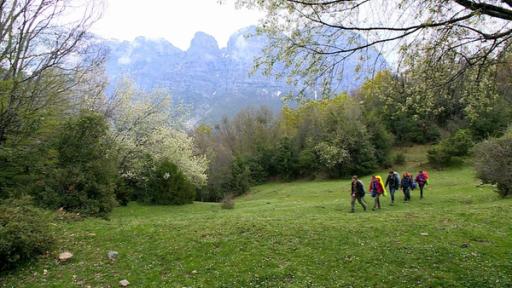 Durch die Wildnis - Griechenland (S05/E14) | Rechte: keine Angabe Wandern in der wunderschönen Landschaft