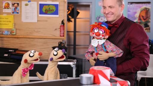 Der sprechende Pudding | Rechte: bigSmile/NDR Der Bauchredner René Grummel (Martin Klempnow) hat Ärger mit seiner Puppe