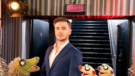 Der Traumtyp | Rechte: bigSmile/ NDR Jan & Henry mit dem Traumtyp (Jannik Schümann) und Krokodella