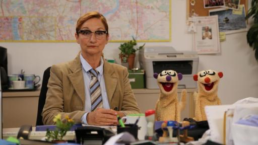 Die Schwester hinter Gittern | Rechte: bigSmile / NDR Folge 68: Die Schwester vom Kommissar (Petra Nadolny) mit Jan & Henry