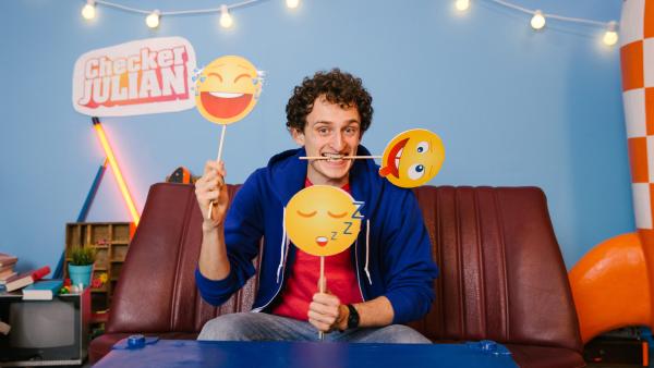 Julian mit drei Emojis