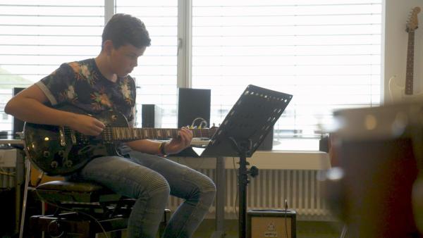 David spielte im Krankenhaus auf seiner Gitarre. | Rechte: Steffen Bohnert