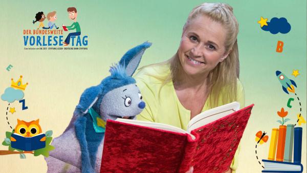 Fidi und Singa schauen in ein aufgeschlagenes Buch.