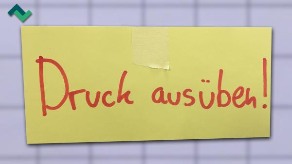 Ein gelber Notizzettel, auf dem  "Drck ausüben" geschrieben ist.