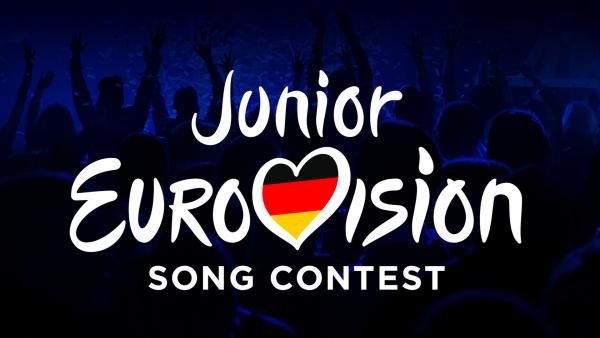 Das Logo des Junior Eurovision Song Contests, dahinter jubelndes Publikum