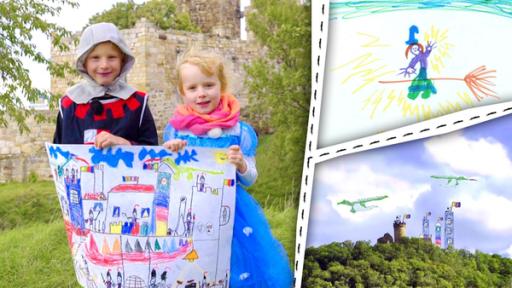 Zwei Kinder halten ein gemaltes Bild von einer Ritterburg. Man sieht Drachen und eine Hexe.
