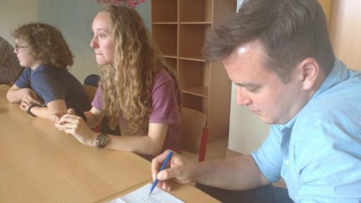 Rechte: KiKA/Elisabeth Möckel Felix geht wieder in die Schule!