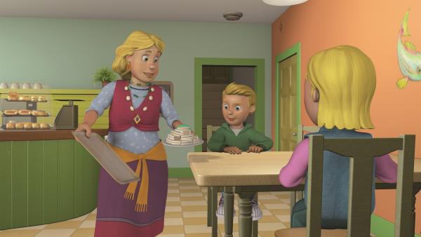 Gwendolyn reicht Sarah und James Sandwiches.