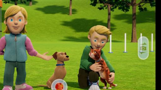 Rechte: 2023 Prism Art & Design Limited Sarah zeigt mit einer Hand auf den Hund, der links neben ihr sitzt. Daneben hockt James, der eine Katze festhält.