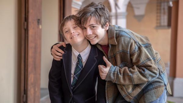 Jack (Francesco Gheghi) liebt seinen kleinen Bruder Gio (Lorenzo Sisto), der das Down-Syndrom hat, sehr, auch wenn es manchmal nicht ganz einfach ist mit ihm auszukommen.