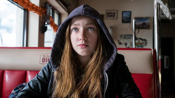 Sue (Ruby M. Lichtenberg) ist eine Einzelgängerin.