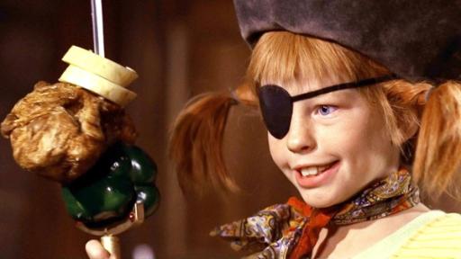 Pippi bei den Seeräubern | Rechte: ZDF Pippi passt sich dem Piratenleben an.