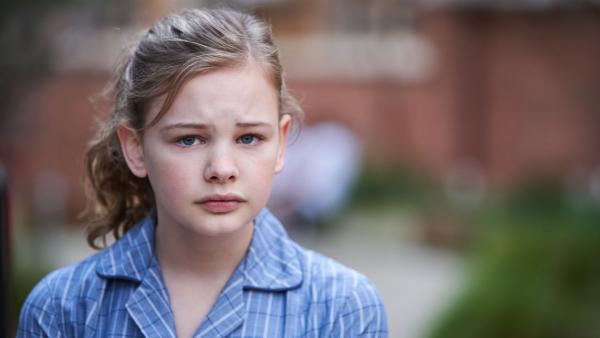 Hannah (Evie MacDonald) begegnet ihrem ersten Schultag an der High School mit gemischten Gefühlen. Einerseits freut sie sich auf einen Neubeginn, doch andererseits hat sie Angst, dass ihre Mitschüler sie wegen ihrer Identität als Transgender-Mädchen ausgrenzen und mobben.