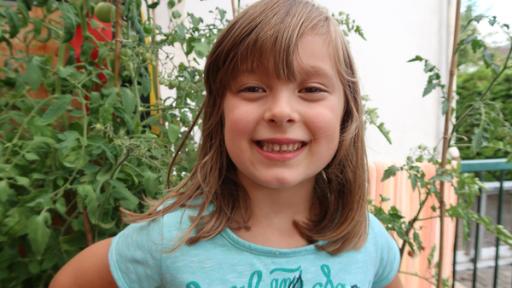 June besucht Opa | Rechte: hr Portrait der 6jährigen June.