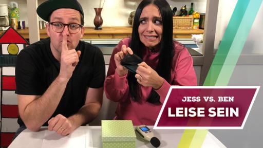 Jess und Ben battlen sich im Spiel "Leise sein". 