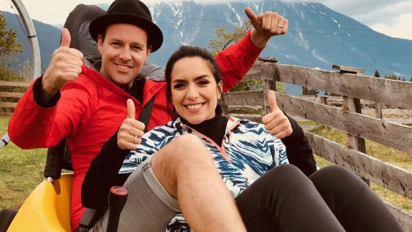 Jess und Ben testen zwei Tage lang die vier spektakulärsten Sommerrodelbahnen.