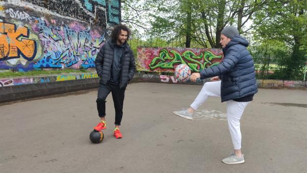 Ben trifft Ahmed Rakaba, den Weltmeister im Panna.