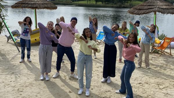 Ben singt gemeinsam mit den TanzAlarm Kids den deutschen Song „Feuerwerk“ zur Freundschaftsaktion #SayHi der Europäischen Rundfunkunion (EBU).