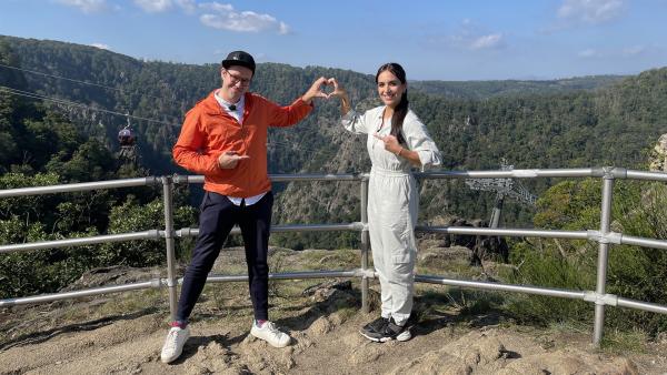 Jess und Ben checken beim großen „KiKA LIVE Friendcheck“, wie gut sich Freundespaare wirklich verstehen.