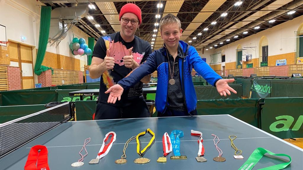 Ben begleitet Justin zu einem Special Olympics-Spiel und lässt sich von ihm die Welt des Para Tischtennis zeigen.
